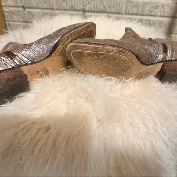 Seychelles Score Rockabilly Distressed Metallic Gray Leather Ankle Boots - Picture 11 of 13